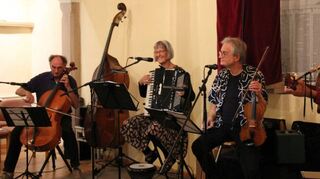 Das Quartett „Allegro ma non troppo“ begeisterte das Publikum in der ehemaligen Synagoge in Wenkheim mit mehrstimmigem Gesang in mehreren Sprachen.
