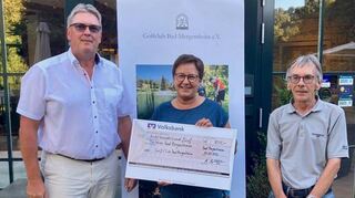 Bei der Spendenübergabe (von links): Matthias Möhring, Vorstand Marketing Golfclub Bad Mergentheim, Heidrun Leiss-Schott, Tierheim Bad Mergentheim, und Golfclub-Präsident Dr. Peter Günter.
