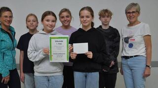 Das MGG-Gewinnerteam bei den weiterführenden Schulen mit (von links): Elke Hunecke, Laura Schreck, Lena Ratter, Marla Viktorin, Katja Kropp, Jason Menich und Cornelia Wetterich.