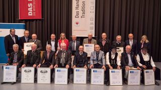 Bei der traditionellen Altmeisterfeier in der Stadthalle in Lauda wurden Eiserne und Diamantene Meisterbriefe (linkes Bild) sowie Goldene Meisterbriefe verliehen.
