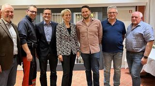 Der neue Vorstand der Kreisärzteschaft Bad Mergentheim: Das Bild zeigt (von links) Dr. Jochen Selbach, Dr. Carsten Köber, Dr. Florian Rensch, Dr. Gertrud Peter, Dr. Sönke Ebert, Dr. Joachim Michel und Dr. Franz Hoch. Nicht im Bild sind Dr. Thorsten Zahn und Dr. David Brix.