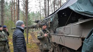 Leopard als Behausung: Sechs Tage lang waren die Soldaten des Hardheimer Panzerbataillons 363 in Litauen auf Übung – und schliefen dabei auf ihren Panzern.