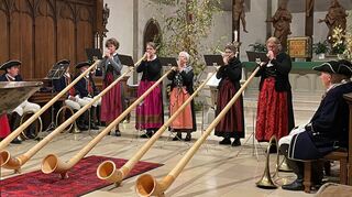 Die fünf Alphornissen von Walberla nahmen die Zuhörer musikalisch mit in die Berge.