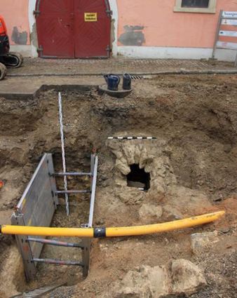 Freigelegter historischer Kanal unter dem Ledermarkt.