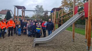 Viele Akteure haben mit Hand angelegt, zahlreiche Gottersdorfer waren bei der Eröffnung dabei – und viele Kinder haben nun einen neuen Spielplatz.