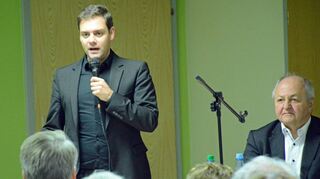 Der SPD-Landtagsabgeordnete Florian Wahl war am Freitag mit dem Thema „Unser Krankenhaus und die Reform“ zu Gast in Tauberbischofsheim. Zuvor sprach er in Wertheim, wo das abgebildete Foto mit dem SPD-Kreisvorsitzenden Thomas Kraft entstand.