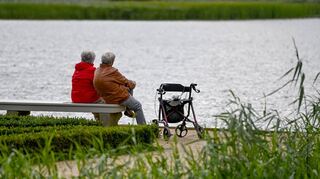 Mit anderen Betroffenen Erfahrungen austauschen, Geselligkeit erleben und sich informieren, wie man mit der Krankheit besser umgehen kann: Das bietet der regelmäßig stattfindende Parkinson-Stammtisch für Patienten und Patienten und deren Angehörige.