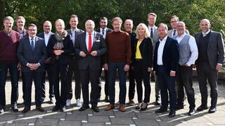 Ministerin Thekla Walker MdL (Mitte) tauschte sich mit Landrat Christoph Schauder und den Oberbürgermeisterin sowie Bürgermeistern über den Umsetzungsstand der Energiewende im Main-Tauber-Kreis aus.