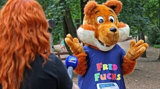 Manchmal weiß Fred nicht weiter - und Lea eilt zur Hilfe.