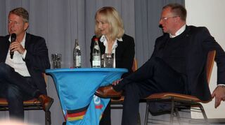 Die AfD-Bundestagsabgeordneten (von links) Karsten Hilse, Dr. Christina Baum und Dr. Dirk Spaniel in der Baulandhalle.
