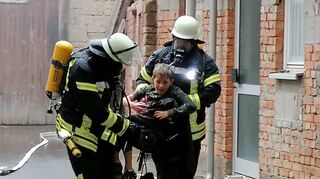Dreh- und Angelpunkt der Herbsthauptübung der Freiwilligen Feuerwehr Höpfingen mit ihren Abteilungen Höpfingen und Waldstetten war das Anwesen von Anna Popp in der Hardheimer Straße 20.