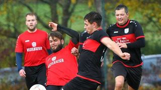 In der Partie SpG Beckstein/Königshofen II (in Rot) gegen die SpG Distelhausen/Lauda II wurden gleich drei Spieler des Gastgebers des Feldes verwiesen.