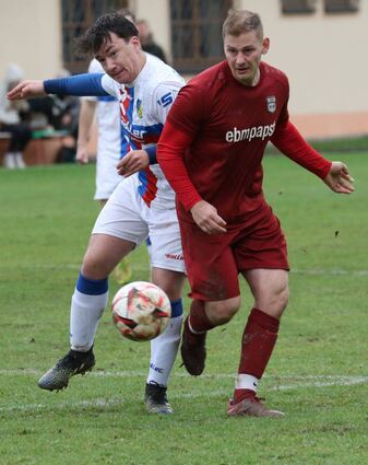 Die SGM Weikersheim/Laudenbach II (weißes Trikot) bezwang die SGM Niedernhall/Weißbach II mit 3:1.