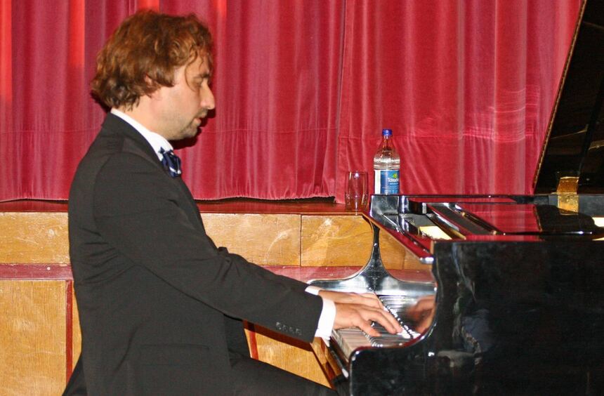 Yupqa yalangoch raqamlar Erotik zoravonlik porno filmlar