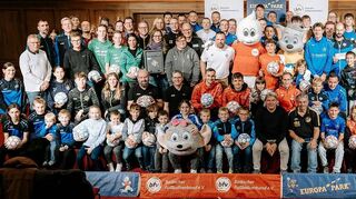 Zahlreiche Vereine, auch aus dem Verbreitungsgebiet der FN, wurden in Rust mit dem „Kleeblatt“ des Badischen Fußball-Verbandes ausgezeichnet.