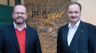 Gesellschafter und Eigentümer Dr. Gunther Wobser (links) und der neue Geschäftsführer des Rebguts, Peter Gummersbach.