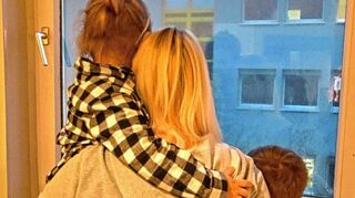 Olena S. mit ihren beiden Kindern in der Wertheimer Schimmel-Wohnung.