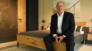 Rainer Hribar saniert seit über einem Jahr die Rauch Möbelwerke in Freudenberg. Neue Produkte sind Teil des Weges aus der Krise.