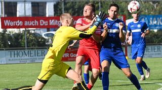 Der VfR Gommersdorf (hier in Rot) darf sich gegen den ASC Neuenheim nicht von seinem Weg abbringen lassen. Auch Trainer Peter Hogen ist der Ansicht, dass ein Unentschieden schon zu wenig wäre.