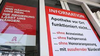 Die Apotheken in Bayern und Baden-Württemberg machen am Mittwoch, 22. November, mit einem Protesttag ihrem Ärger Luft über die Gesundheitspolitik von Minister Karl Lauterbach. Viele Pforten bleiben an diesem Tag geschlossen – ein Notdienst ist allerdings gewährleistet.