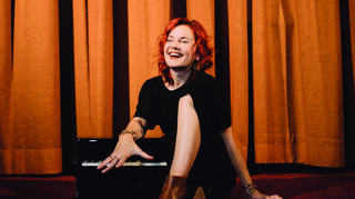 MIt ihrem neuen Album „Keine Angst“ gastiert die Sängerin und Psychologin Sarah Straub am 18. November im Mannheimer Schatzkistl.