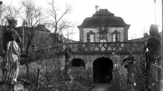 Das Amt für Immobilienmanagement des Landratsamts des Main-Tauber-Kreises sucht historische Bilder des Bronnbacher Saalgartens
