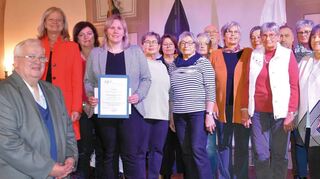 Das Kreuzhölzle in Dittwar in Schuss hält eine Gruppe Ehrenamtlicher: Sigrid Rudolf, Gerda Lotter, Melanie Schwind, Hilde Pfeuffer, Christel Zegowitz, Sabina Hörner, Irmgard Soutschek, Maria Stephan, Theo Zegowitz,