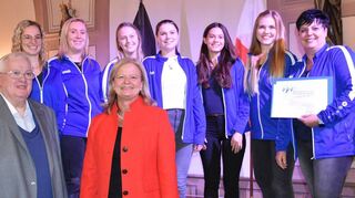 Tanja Merz, Gabriele Naake-Eckert, Jennifer Noe, Bianca Reutter, Rebecca Hartmann, Luisa Merz, Clara Zwerger, Miriam Berger und Lorena Hauck wurden für ihren Einsatz als Gardetrainerinnen mit dem Ehrenamtspreis bedacht.