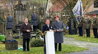 In Assamstadt gedachten am Volkstrauertag die Menschen, wie in vielen anderen Kommunen in der Region auch, der Opfer von Krieg und Gewalt. Aufgrund der Kriege in der Ukraine und im nahen Osten sind die Veranstaltungen von erschütternder Aktualität.