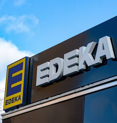 Supermärkte wie Edeka wehren sich im Preiskampf mit den Markenherstellern.