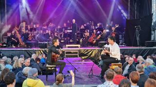 Im August begeisterten „Café del mundo“ mit ihrem Konzert die Besucher. Jetzt kann das „Heimatsound Symphonic Open-Air“ auf Youtube angeschaut werden.