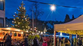 Der Weihnachtsmarkt in Reicholzheim, hier ein Bild von 2022, findet am ersten Adventswochenende wieder am Gemeindezentrum statt.