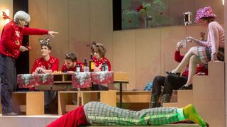 Ein turbulentes Theatervergnügen mit vielschichtigen Figuren und britischem Humor ist am 6. Dezember im Haus der offenen Tür in Walldürn zu erleben.