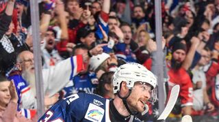 Ein Drittel der überragenden ersten Mannheimer Reihe: Tom Kühnhackl schnürte einen Doppelpack für die Adler.