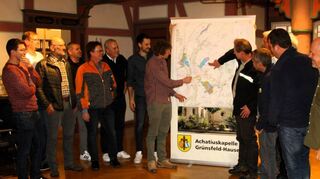 Das neue Forsteinrichtungswerk 2024 bis 2033 für den Stadtwald Grünsfeld präsentierten Jan Heimer (Forstsachverständiger), Patrick Hallhuber (stellvertretender Kreisforstamtsleiter) und Christian Hofmann (Leiter des Forstamtsreviers „Grünbach“) dem Gemeinderat.