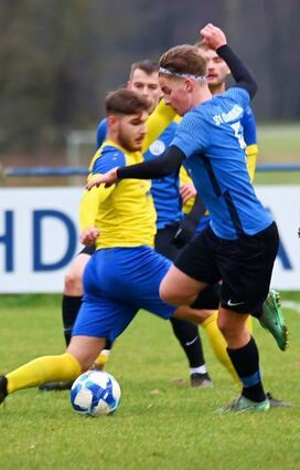 2:0 gewann Aufsteiger Osterburken (in Blau) gegen Königshofen.