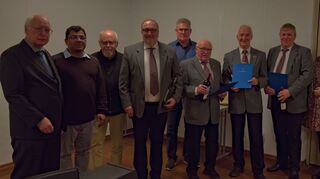 Die Geehrten des Gesangvereins Werbach (von links): Wolfgang H. Runge (Präsident Sängerbund Badisch-Franken), Pfarrer Arul Arockiasamy, Günter Holzhauer (Diakon), Thomas Hörner (Vorsitzender), Hermann Liebler, Franz Schalamon, Charly Höfling (Vize-Chorleiter), Jürgen Balbach (Zweiter Vorsitzender), Birgit Hörner (Ortsvorsteherin).