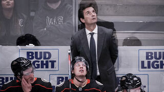 Der neue Mann hinter der Mannheimer Bande: Dallas Eakins (hinten) trainierte in den vergangenen vier Spielzeiten die Anaheim Ducks in der NHL.
