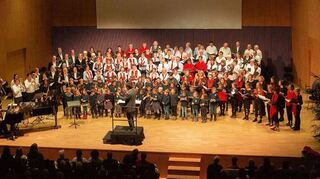 Zur Einstimmung auf das Weihnachtsfest veranstaltet der Lions Club Bad Mergentheim am Sonntag, 10. Dezember, wieder in der Tauberphilharmonie Weikersheim das Konzert „Sing Mit!“ für die ganze Familie. Unser Bild entstand beim Sing Mit-Konzert im Jahr 2019.