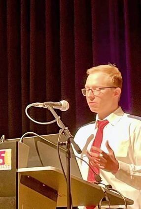 Robin Rusnak vom DRK Ortsverein Walldürn (links) und Dr. Harald Genzwürker boten Wissenswertes.