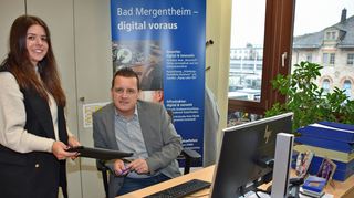 Wirtschaftsförderer Marcel Stephan und seine Stellvertreterin Lorena Klingert: Stephan verlässt die Stadt Bad Mergentheim und wechselt zum Landkreis.