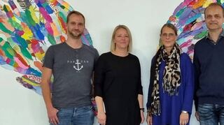 Bildungspartnerschaft mit von links: H. Arnold, Firma A Scheuermann + Heilig, F. Muratore, Lehrerin für Berufsorientierung, Rektorin Meixner, Rektorin, H. Scheuerman, Firma Scheuermann + Heilig.