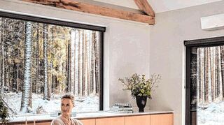 Mit Split-Klimageräten – hier ein Modell von Daikin – lassen sich Räume nicht nur kühlen. Viele der Geräte können auch zum Heizen eingesetzt werden. Sie funktionieren dann wie eine Luft-Luft-Wärmepumpe.