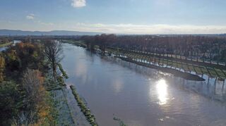 Drohne Neckar Mannheim Hochwasser Feudenheimer Schleuse

Bild: bjz

22.11.2023