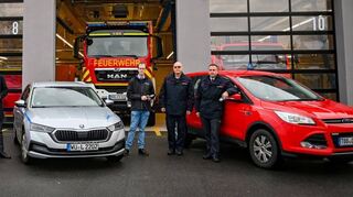 In der Feuerwache in Bad Mergentheim wurde das letzte Einsatzfahrzeug mit dem Digitalfunk ausgestattet. Kreisbrandmeister Andreas Geyer (von links), Erster Landesbeamter Florian Busch, hristoph Graf-Hadry sowie Gerold Hellinger und Jürgen Segeritz. l