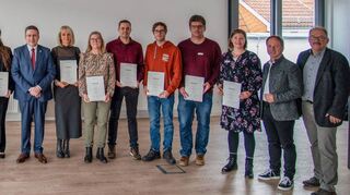 In eienr kleinen Feierstunde würdigte Landrat Christoph Schauder das Engagement der Mitarbeitenden, die 40 Jahre (Bild Oben) beziehungsweise 25 Jahre im öffentlkichen Dienst tätig sind.