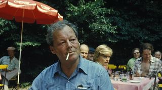 Ein Schnappschuss, der Geschichte macht: Willy Brandt am 17. Juli 1976 auf einer Wanderung im Teuteburger Wald. Fotograf ist Henning von Borstell von der SPD-Pressestelle. Aus dem Foto wird 1977 ein Plakat, das viele Jahre auch im Schaufenster der Mannheimer SPD-Geschäftsstelle in R 3 hängt.