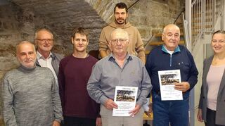 Bei der Ehrung (von links): Stefan Bier (Ortsvorsteher), Kurt Dötter (Kassierer), Christian Wild (Vorsitzender), Ernst Burkhardt (50 Jahre), Dieter Beyer (40), Heidrun Beck (Bürgermeisterin), hinten: Jürgen Wild (zweiter Vorsitzender).