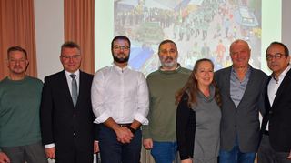 Große Freude herrschte im Alten Rathaus bei der Vorstellung des Buchener Wimmelbuchs von Davorin Manovic.