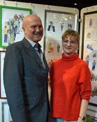 Künstler Davorin Manovic und Organisatorin Sarah Wörz.
